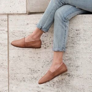 NIB: Nisolo Mara Leather Woven Slip-Ons in Almond, size 9